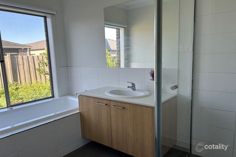 Property photo of 11 Heybridge Street Clyde VIC 3978