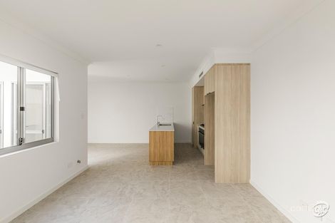 Property photo of 39 Wintergreen Crescent Treeby WA 6164