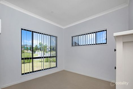 Property photo of 2 Maurie Pears Crescent Pimpama QLD 4209