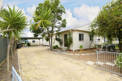 18 Haddon Cres, Marks Point, NSW 2280