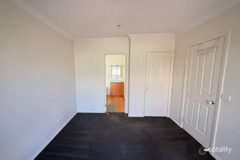 Property photo of 3 St Johns Walk Caroline Springs VIC 3023