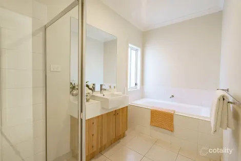 Property photo of 41 Stark Circuit Cranbourne East VIC 3977