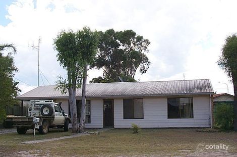 3 Clint St, Urangan, QLD 4655