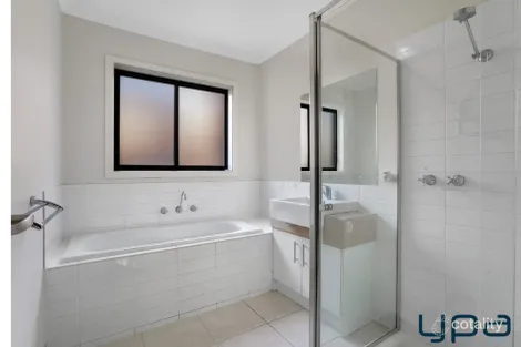 Property photo of 38 Larson Avenue Tarneit VIC 3029