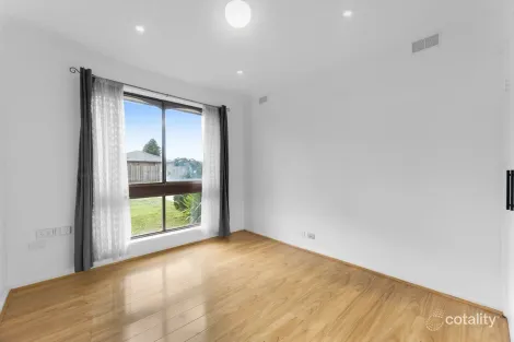 Property photo of 8 Fenfield Street Cranbourne VIC 3977