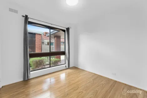 Property photo of 8 Fenfield Street Cranbourne VIC 3977