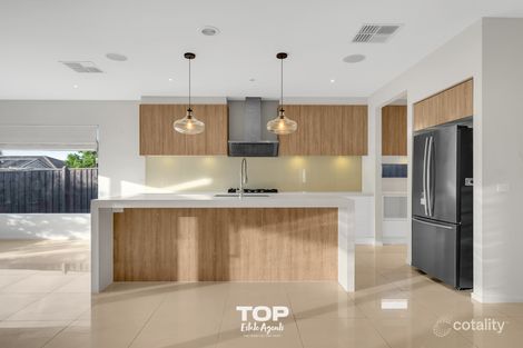Property photo of 7 Bronson Circuit Cranbourne North VIC 3977