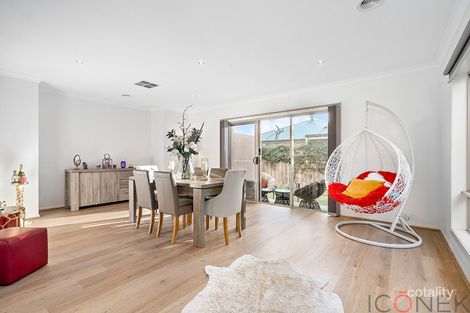 Property photo of 31 Raychelsbury Parade Wollert VIC 3750