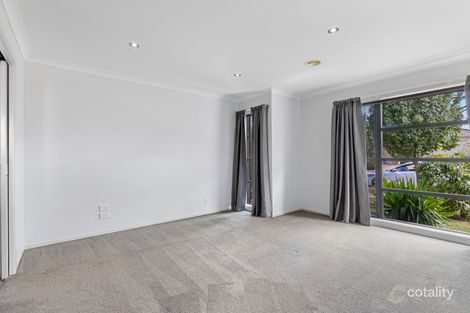 Property photo of 10 Phoenix Grove Fraser Rise VIC 3336