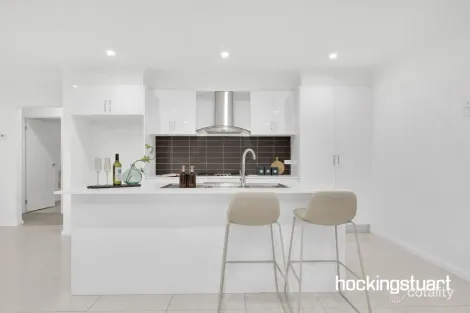 Property photo of 1 Cloverfield Crescent Wollert VIC 3750