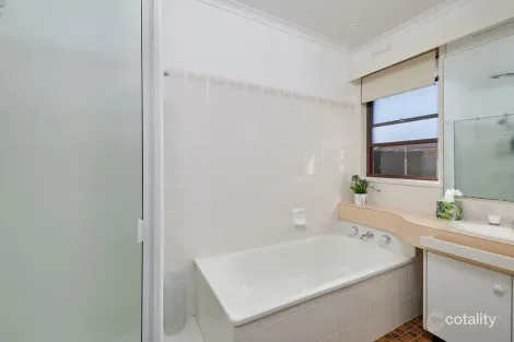 Property photo of 9 Ilex Street Lake Albert NSW 2650