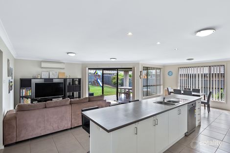 Property photo of 28 Broomfield Crescent Hunterview NSW 2330