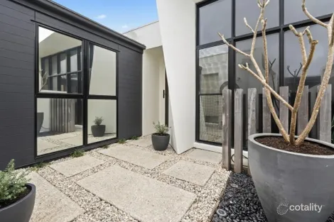 Property photo of 46 Theatre Drive Benowa QLD 4217