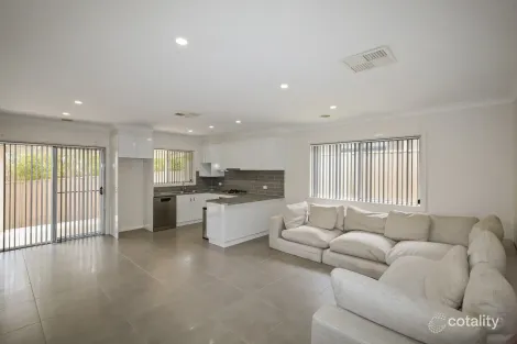 Property photo of 4/4 Kellerman Crescent Boorooma NSW 2650
