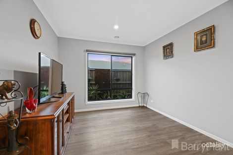 Property photo of 3 Cyathea Street Drouin VIC 3818