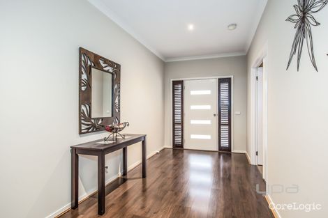 Property photo of 1 Blackshaws Place Caroline Springs VIC 3023