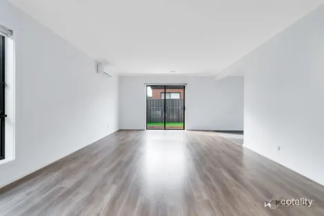 Property photo of 15 Southlands Loop Strathtulloh VIC 3338