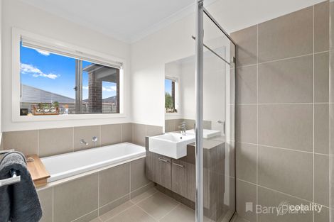 25 Boonwurrung St, Cranbourne East, VIC 3977