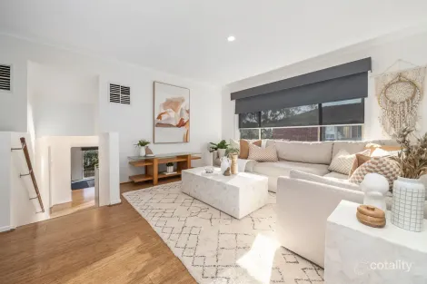 Property photo of 33 Lexton Drive Langwarrin VIC 3910