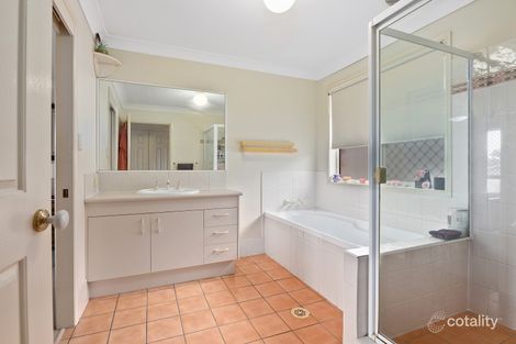 Property photo of 18 Dianthus Place Flinders View QLD 4305