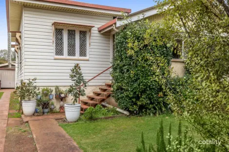 Property photo of 27 Collins Street Mount Lofty QLD 4350
