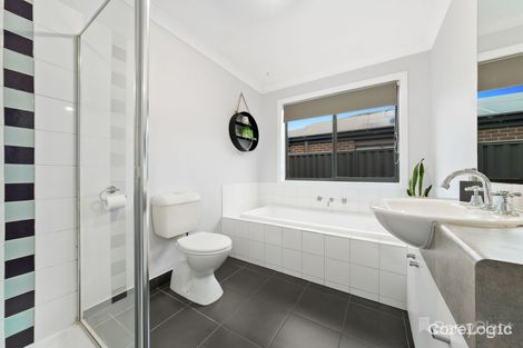 Property photo of 6 Walnut Way Pakenham VIC 3810