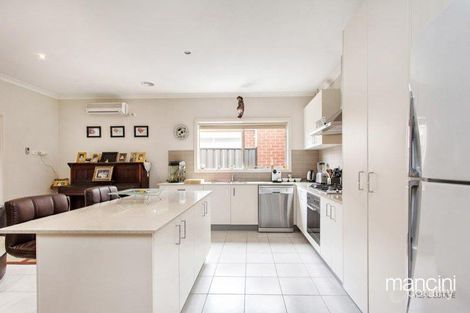 Property photo of 19 Grosvenor Crescent Derrimut VIC 3026