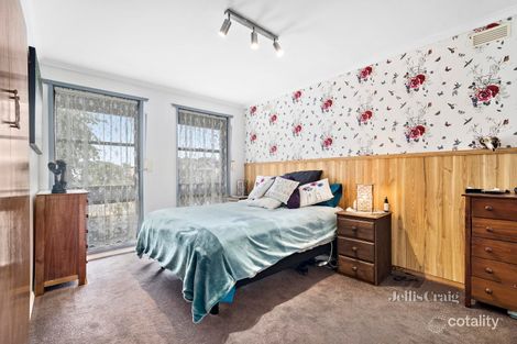 Property photo of 4 Manneville Street Wendouree VIC 3355