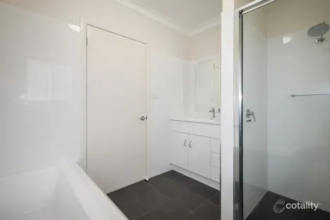 Property photo of 4/4 Kellerman Crescent Boorooma NSW 2650