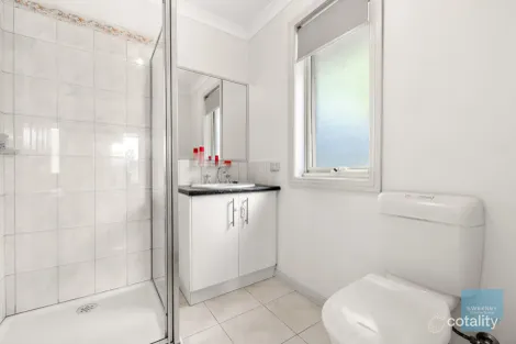 Property photo of 3 Alexandra Gardens Caroline Springs VIC 3023