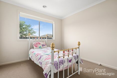 Property photo of 15 Uralla Street Manor Lakes VIC 3024