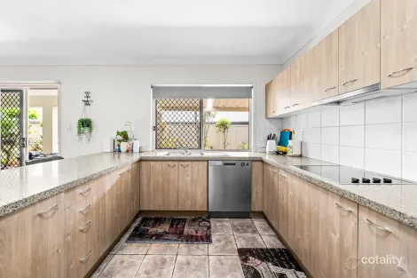 Property photo of 21 Lakeside Circuit Sinnamon Park QLD 4073