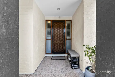 Property photo of 21 Lakeside Circuit Sinnamon Park QLD 4073