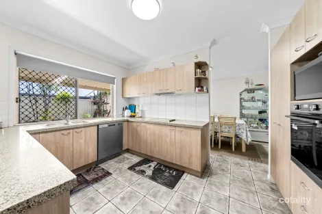 Property photo of 21 Lakeside Circuit Sinnamon Park QLD 4073