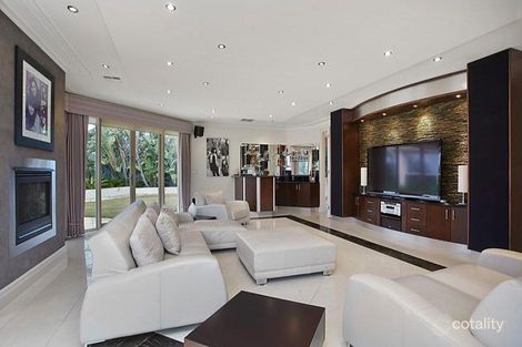 Property photo of 10 Lakes Drive Taylors Lakes VIC 3038