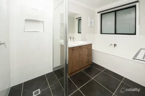 Property photo of 4 Tea Tree Drive Swan Hill VIC 3585