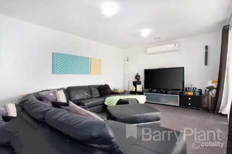 Property photo of 19 Ayesha Rise Pakenham VIC 3810