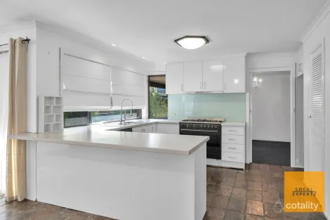 Property photo of 10 Tulloch Avenue Kurunjang VIC 3337