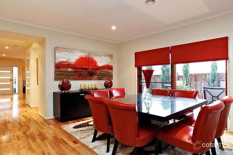 Property photo of 8 Conder Place Caroline Springs VIC 3023