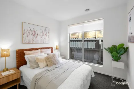 Property photo of 33 Coastside Drive Armstrong Creek VIC 3217