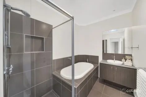 Property photo of 128 Alisma Boulevard Cranbourne North VIC 3977