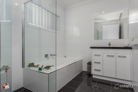 Property photo of 7 Sverige Court Newport QLD 4020