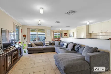 Property photo of 11 Wren Court West Wodonga VIC 3690