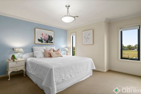 Property photo of 2 Hutchins Close Mordialloc VIC 3195