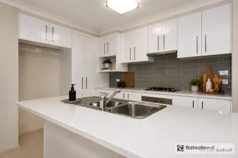 Property photo of 81 Opperman Way Windradyne NSW 2795