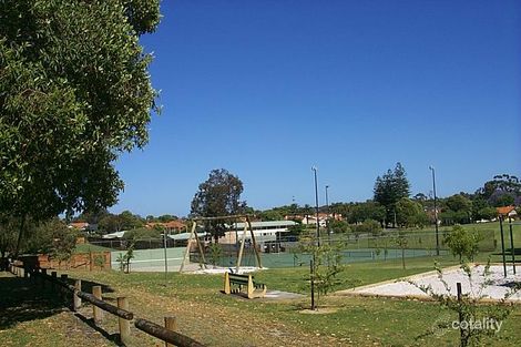 25 Holmfirth St, Menora, WA 6050