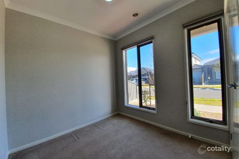 Property photo of 7 Millau Avenue Craigieburn VIC 3064