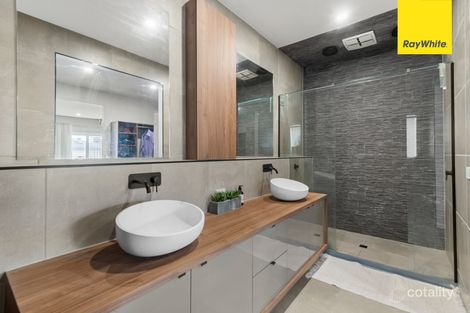 Property photo of 8 Lincolnshire Drive Thornhill Park VIC 3335