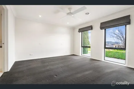 Property photo of 57 Craig Circuit Leneva VIC 3691