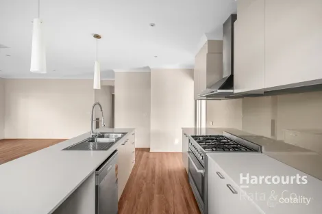Property photo of 24 Pascal Crescent Kalkallo VIC 3064